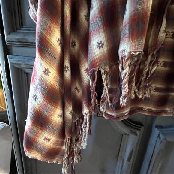 En Creme southwestern plaid flannel poncho shirt with fringe maroon - Picture 4 of 6